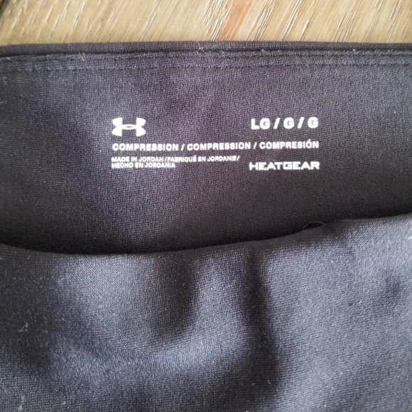 Under Armour Black and Pink Capri Leggings - Picture 2 of 3